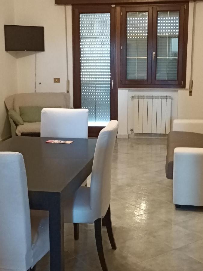 Modular King Suite - Intera Suite Vicino Aeroporto E Fiera Di Roma Фьюмичино Экстерьер фото